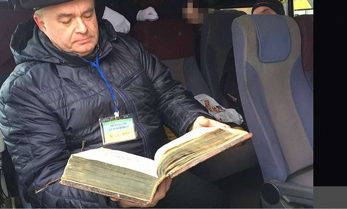 У крадіжці стародруку «Апостол» звинувачують мешканця Києва