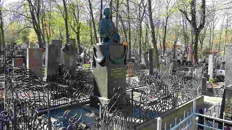 У Києві затримали злодія, який сплюндрував могилу Лесі Українки