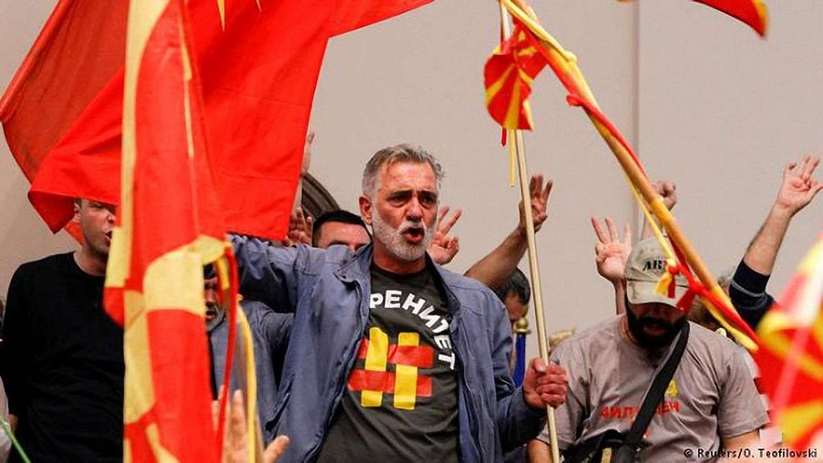 У Македонії демонстранти захопили будівлю парламенту