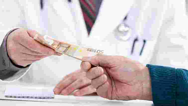 На Буковині засудили лікаря, що вимагав гроші у батьків дитини-інваліда