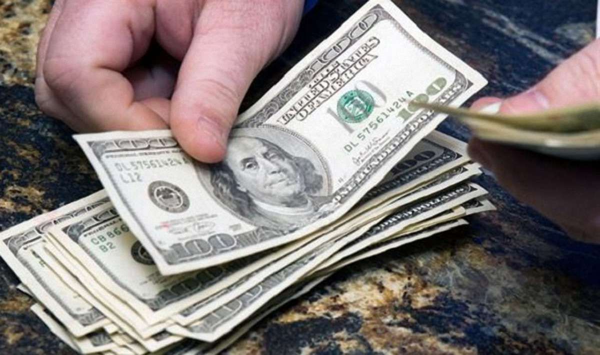 На Рівненщині шахраї обміняли пенсіонерам ₴10 тис. на 10 тис. сувенірних доларів