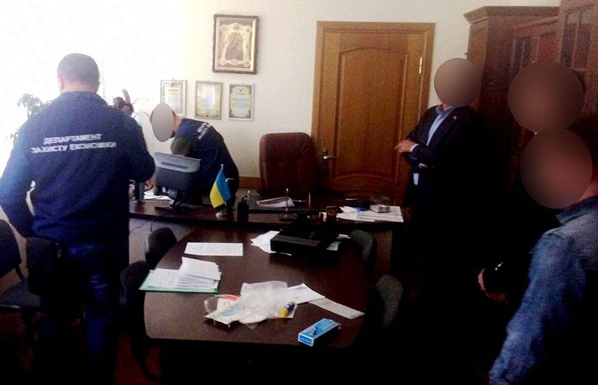 У Чернівцях затримали на хабарі головлікаря однієї з лікарень міста