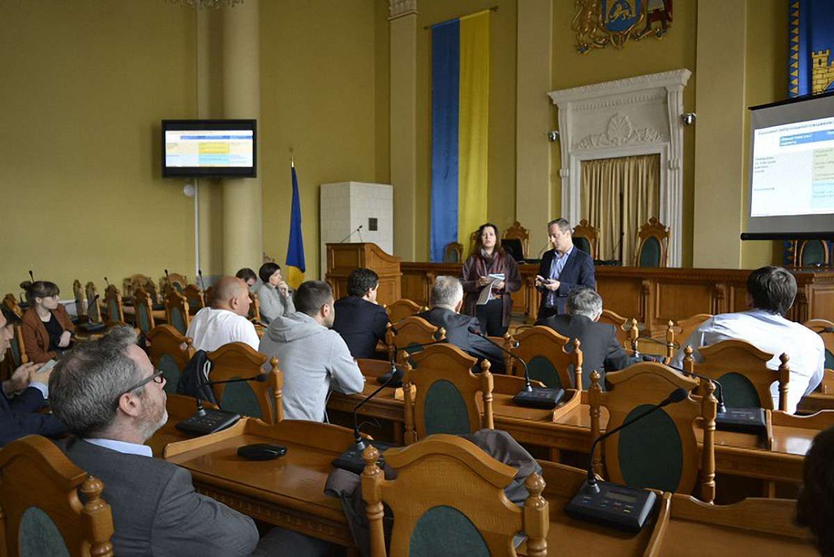 Компанія Egis презентувала депутатам Львівської міськради план заходів вирішення проблеми з ТПВ