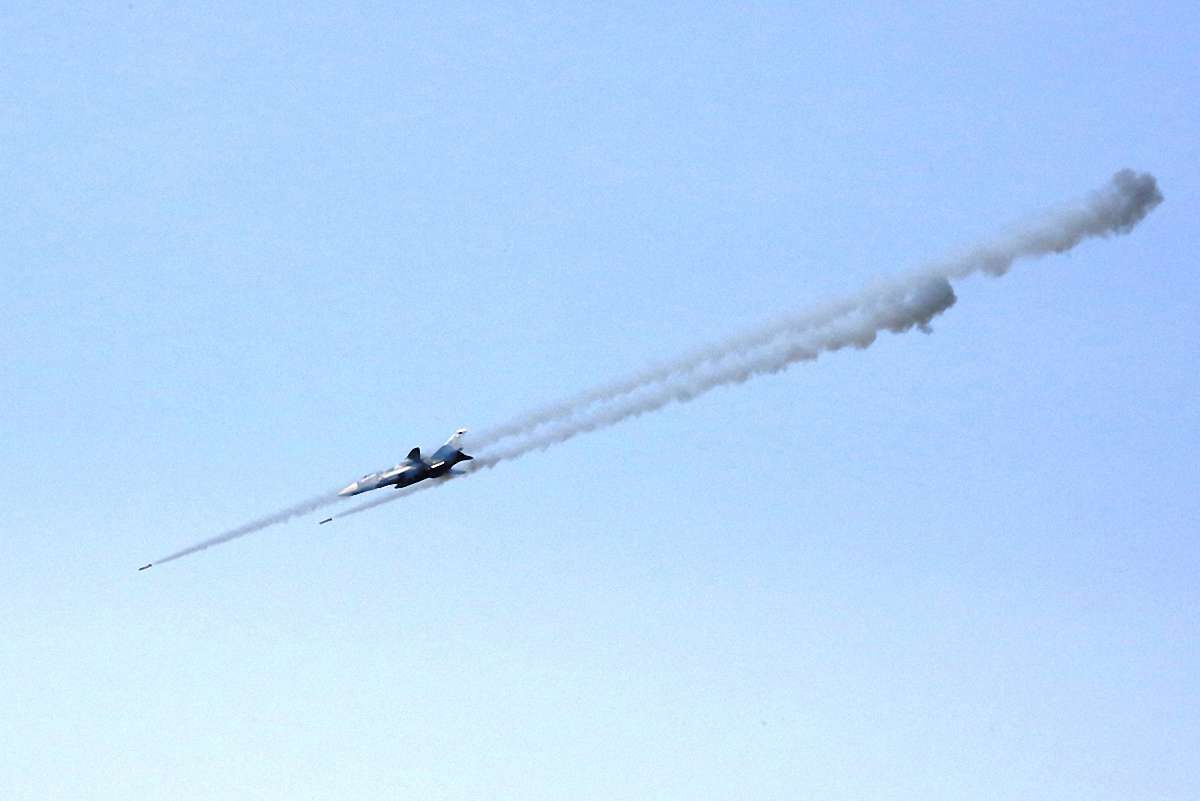 У небі над Луцьком два тижні тренуватимуться бомбардувальники ВПС України