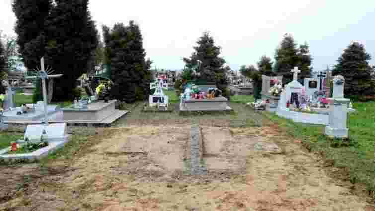 У Польщі заявили, що можуть відновити пам’ятник УПА в Грушовичах після розкопок