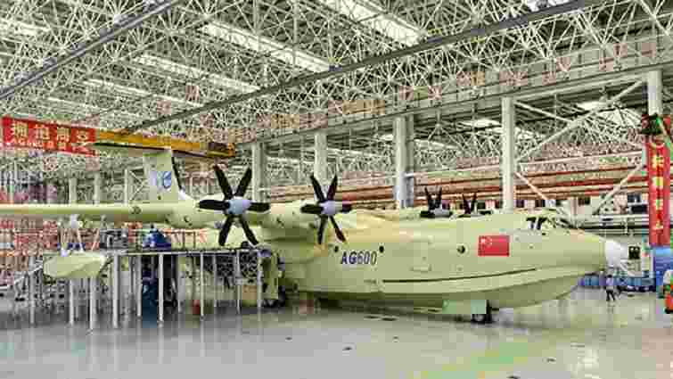 Найбільший у світі літак-амфібія успішно пройшов випробування у Китаї