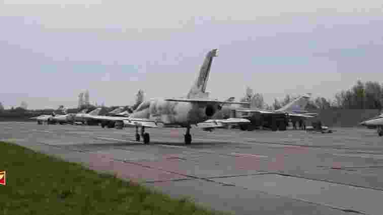 Генштаб показав відео тренувань українських бомбардувальників у небі над Луцьком