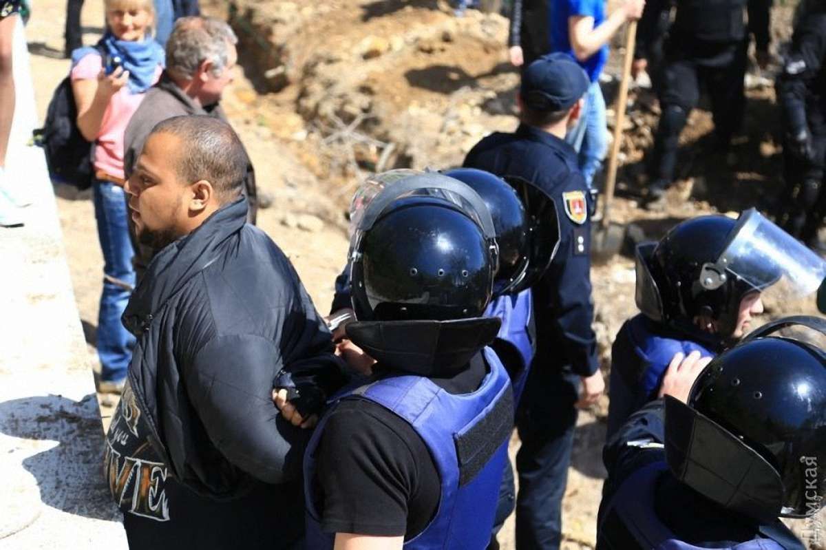 На одному з пляжів Одеси стався конфлікт між активістами різних політичних поглядів