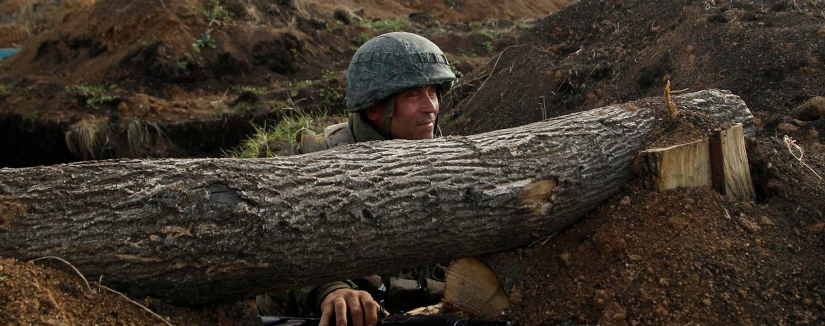 На Луганщині від обстрілу бойовиків загинув боєць ЗСУ, ще двоє поранені