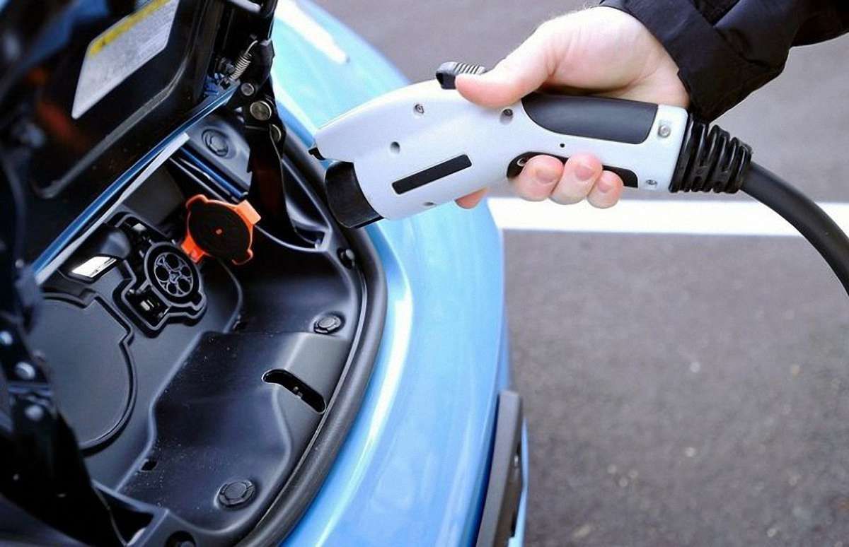 В урядовому автопарку з'являться електромобілі