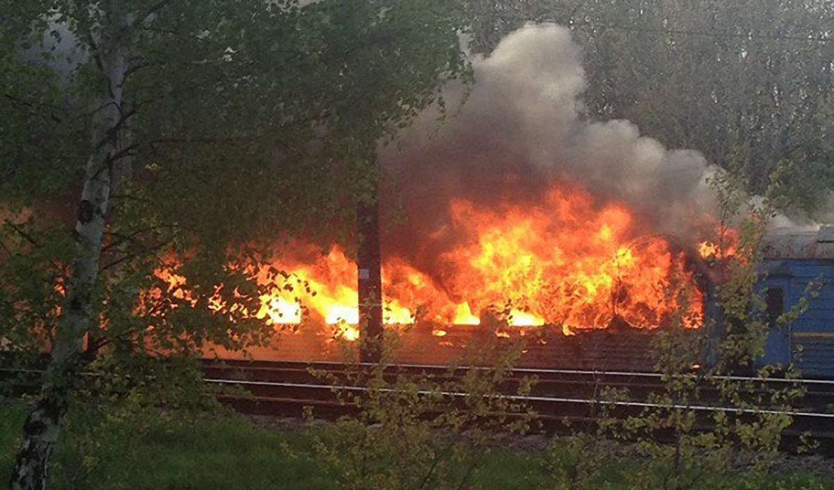 У львівському залізничному депо згорів  вагон пасажирського потяга