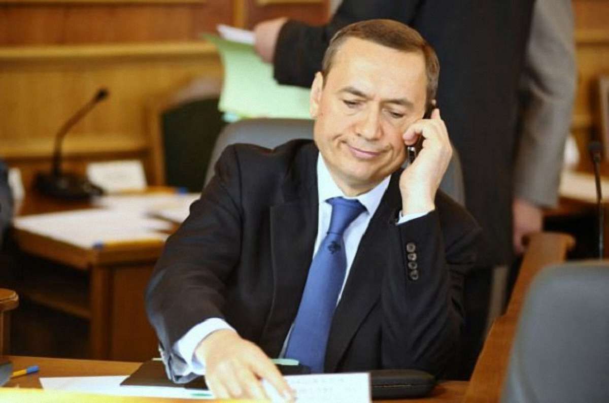 Екс-нардеп Микола Мартиненко здав закордонні паспорти
