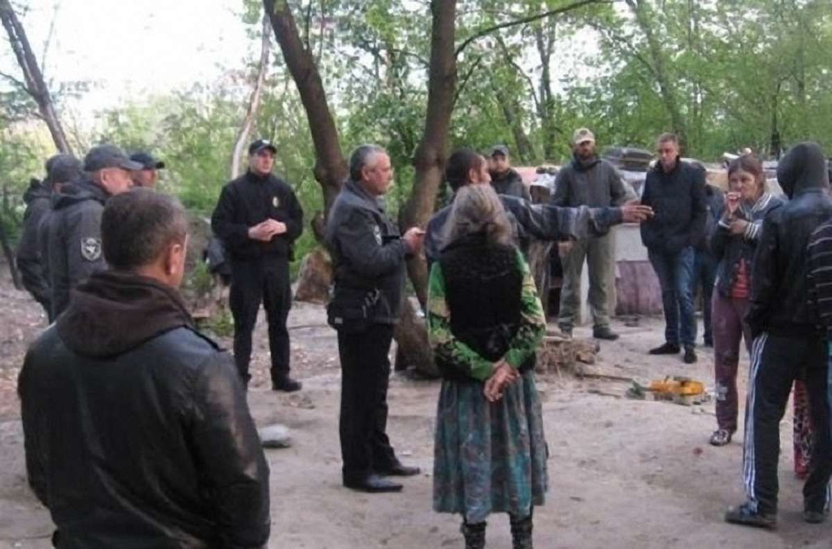 У Івано-Франківську офіційно заборонили ромам жебракувати на День міста