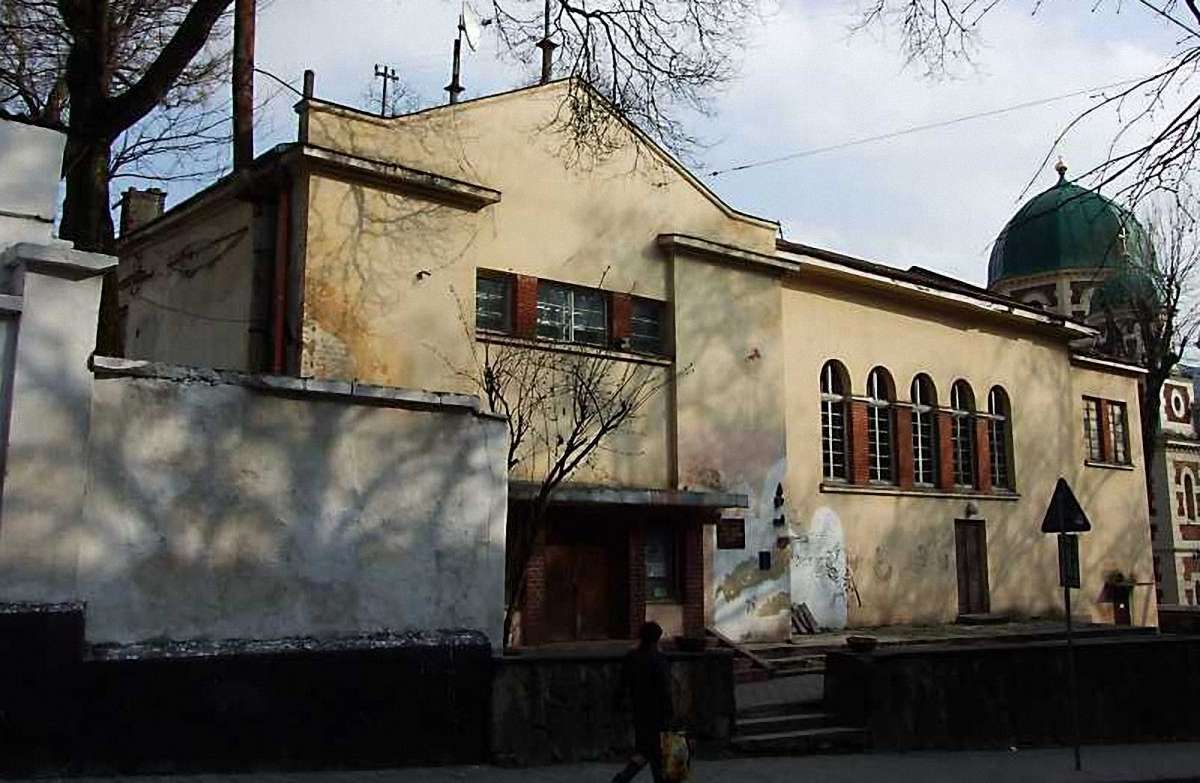 Судові виконавці виселили Російський культурний центр з орендованого будинку