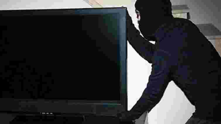 На Тернопільщині чоловік обміняв телевізор на фальшиві гроші