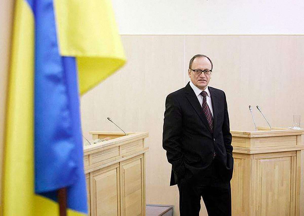 Суд поновив на посаді звільненого парламентом суддю Конституційного суду Олександра Пасенюка