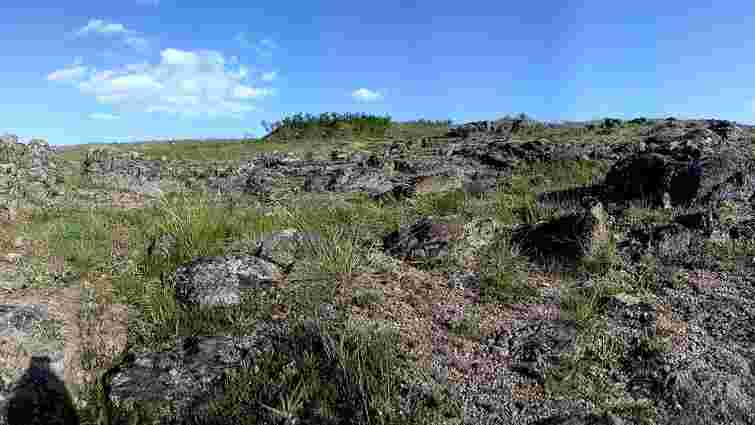 На Донеччині військові під час навчань гранатометами зруйнували скелю в національному парку