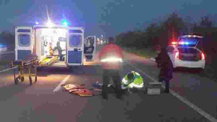 На Рівненщині автомобіль збив жінку-пішохода, постраждала — в реанімації