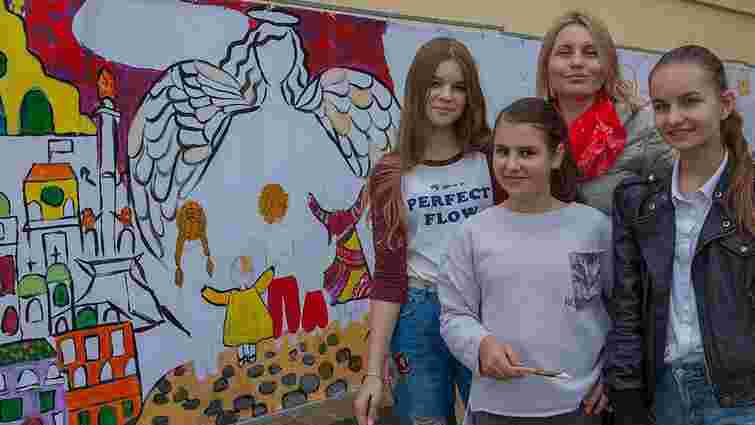 У Львові діти створюють монументальний розпис святоюрського муру