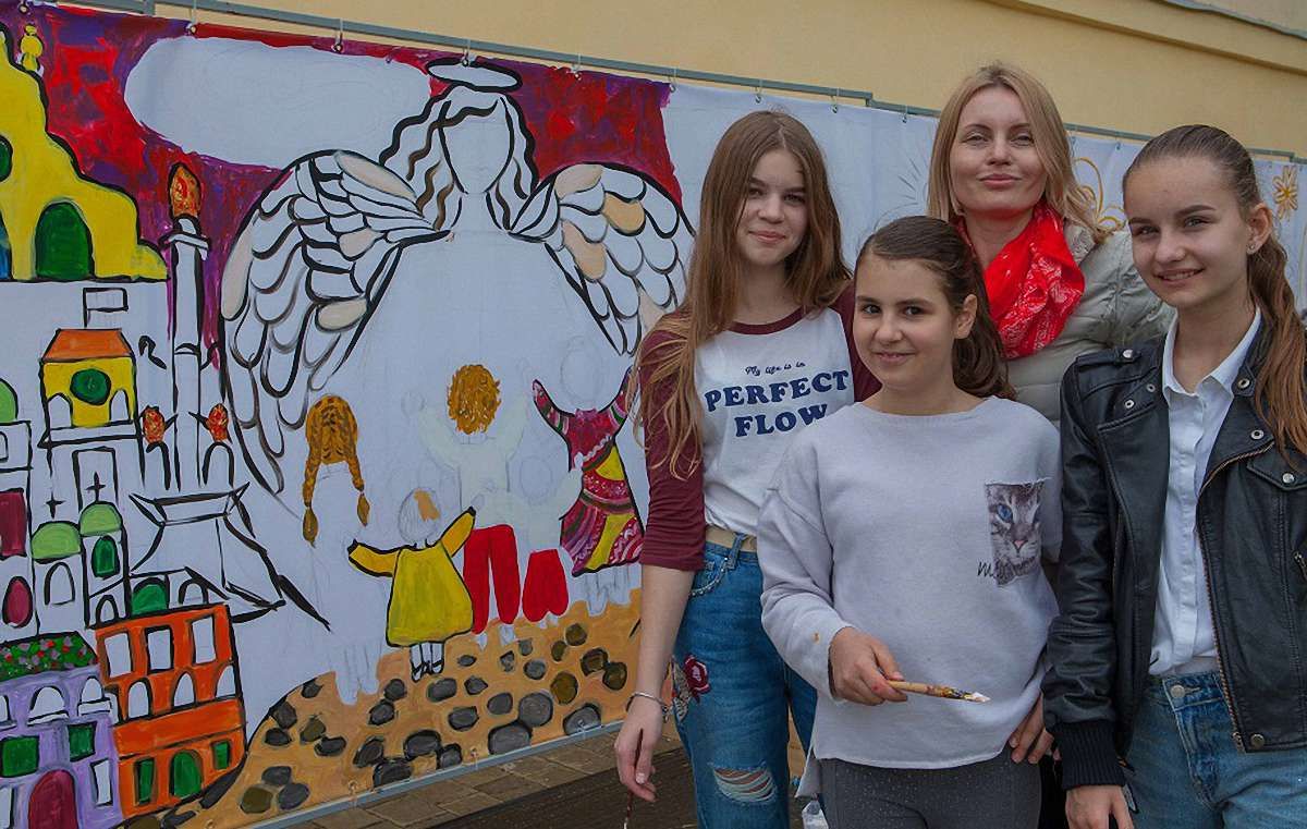 У Львові діти створюють монументальний розпис святоюрського муру