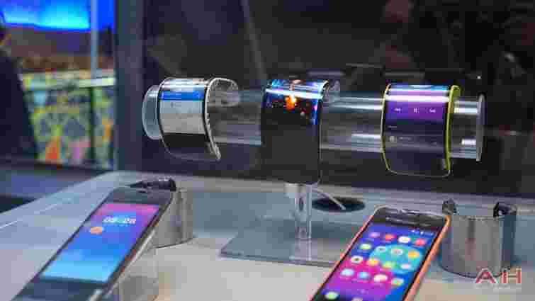 Samsung запатентувала циліндричний смартфон з гнучким дисплеєм