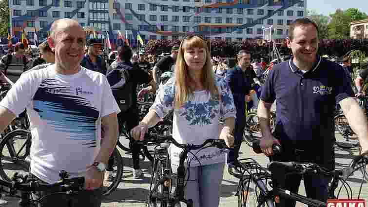 Мер Івано-Франківська з дружиною очолили велопробіг до Дня міста