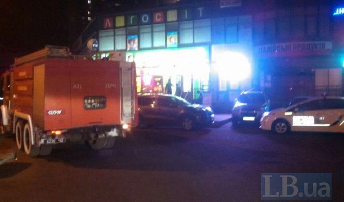 У Києві на вулиці Ахматової стався вибух, поранено чоловіка