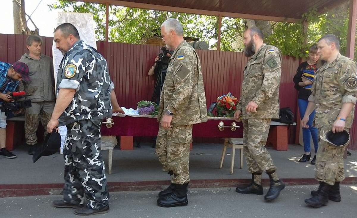 У Дніпрі попрощалися із трьома загиблими на Світлодарській дузі вояками