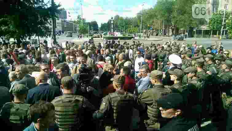 У Запоріжжі біля міськради побилися мітингувальники