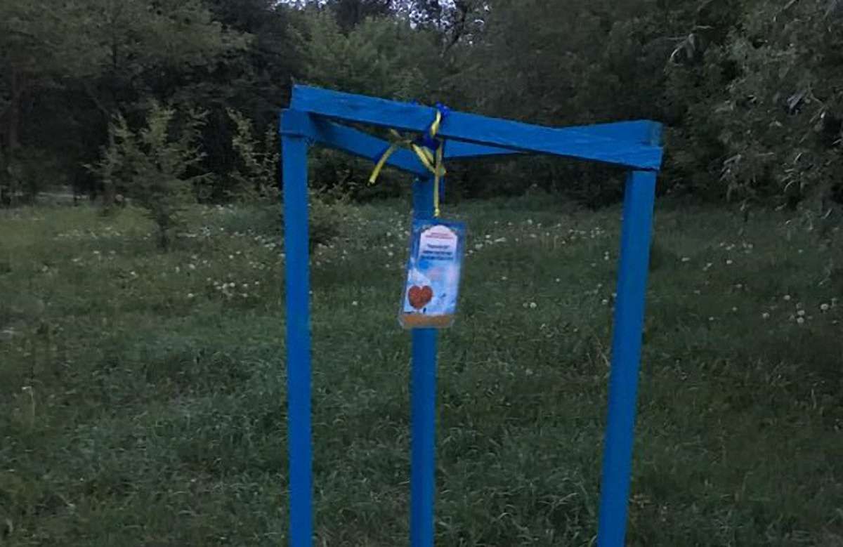 У Чернівцях вандали повидирали молоді дерева з Алеї героїв АТО