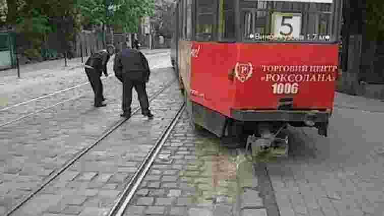 «Львівелектротранс» назвав причину сходження з рейок двох трамваїв