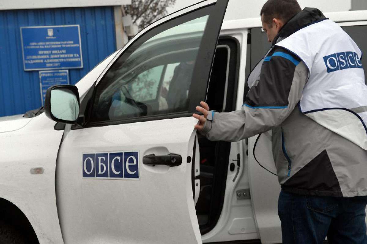 ОБСЄ змінює режим патрулювання на Донбасі через вибух свого автомобіля