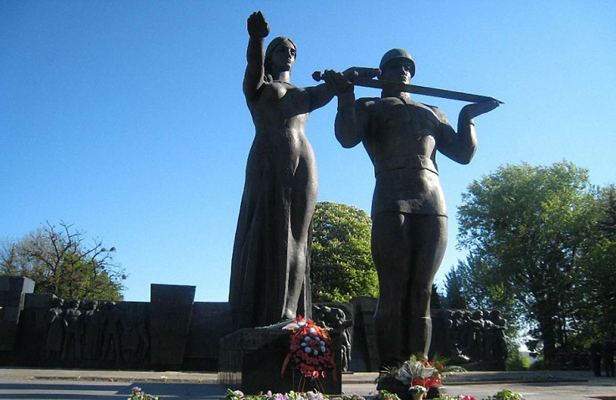 У Львові замість Монументу Слави пропонують встановити Меморіал воїнам АТО