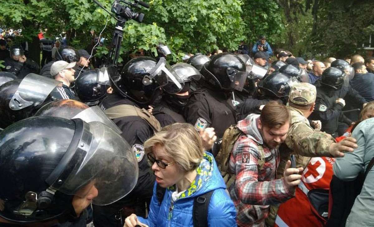 Поліція затримала чоловіка, який керував «тітушками» під час сутичок у Дніпрі 9 травня