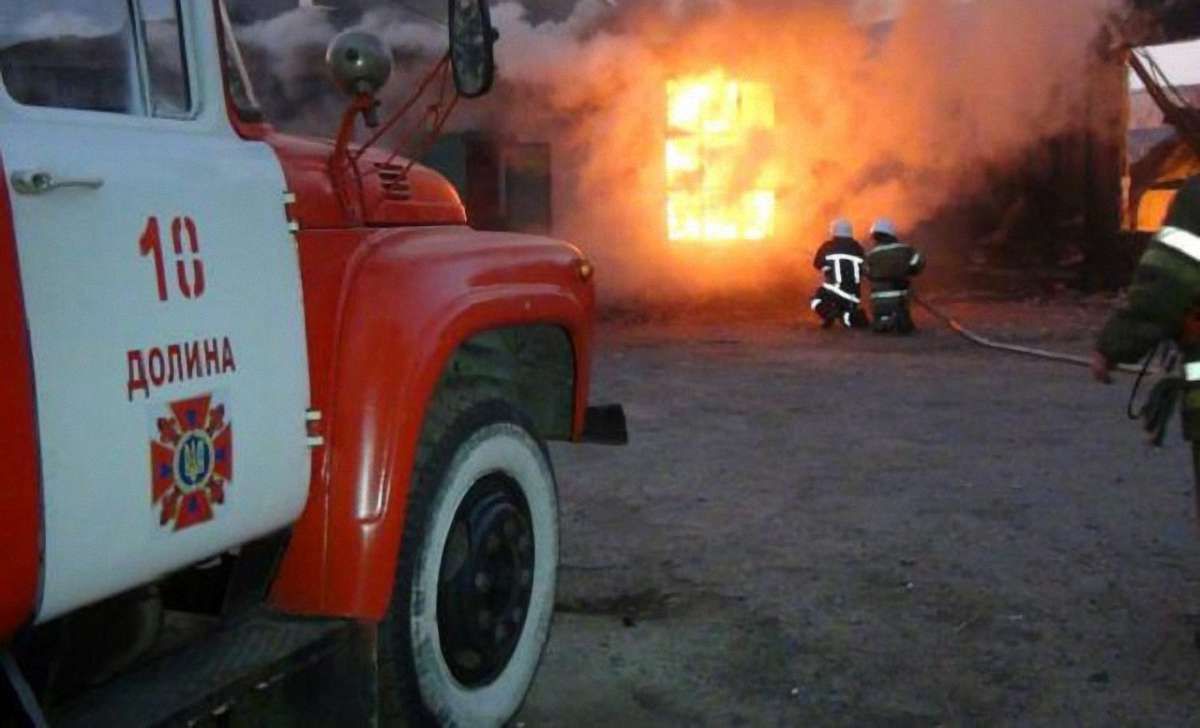 На Івано-Франківщині внаслідок пожежі загинули жінка та двоє дітей