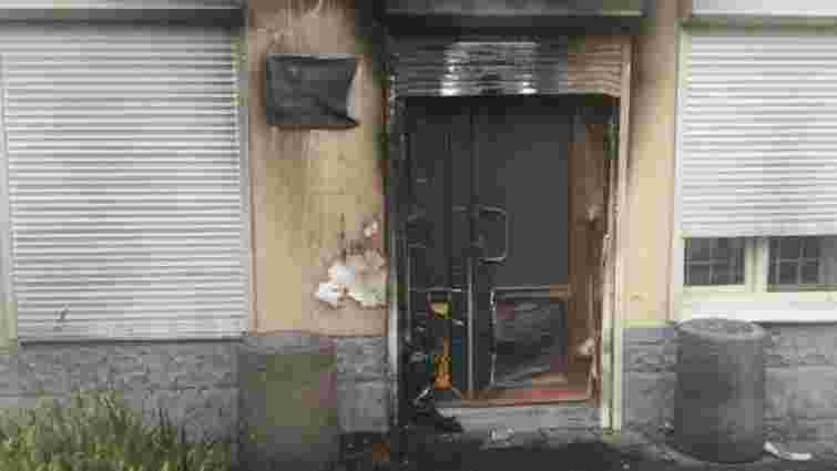 На Дніпропетровщині вночі підпалили два офіси «Опоблоку»