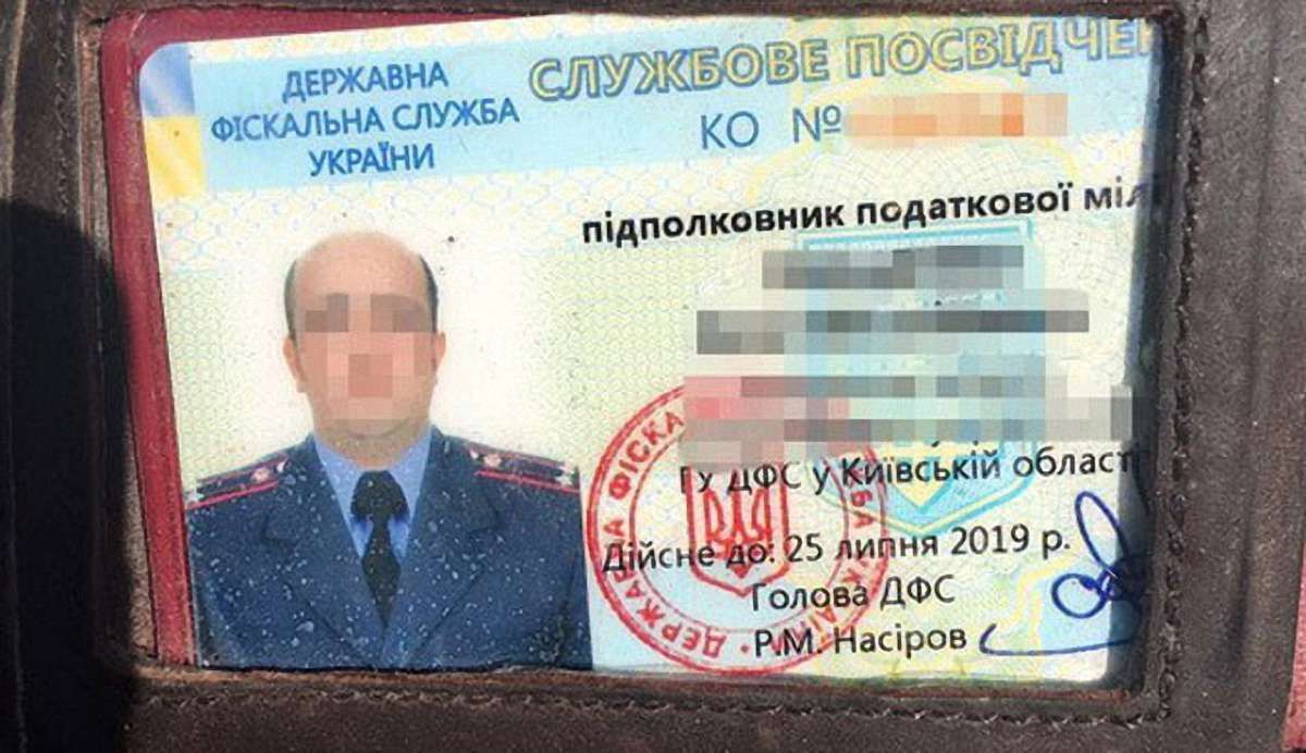 СБУ затримала працівника ДФС Київщини на хабарі у ₴400 тис.