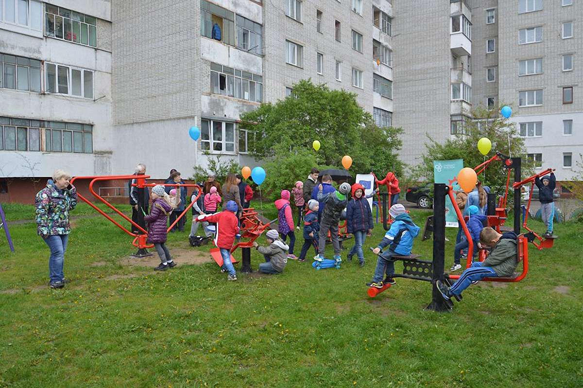 У Львові відкрили майданчик з вуличними тренажерами