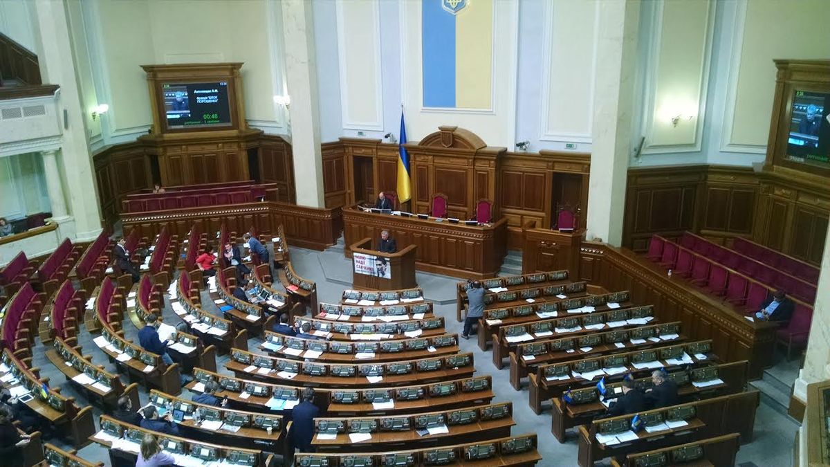 У ВРУ депутатам запропонували працювати довше по п'ятницях