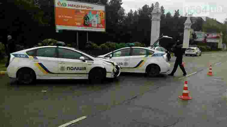 Три поліцейських автомобіля потрапили у ДТП в центрі Кривого Рогу