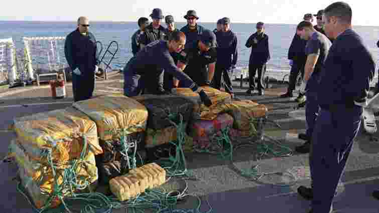 У Тихому океані затримали вантажний корабель з 5,5 тонн кокаїну