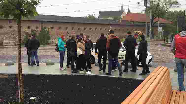 Поліція затримала у центрі Львова групу молодиків, що скандували нацистські гасла