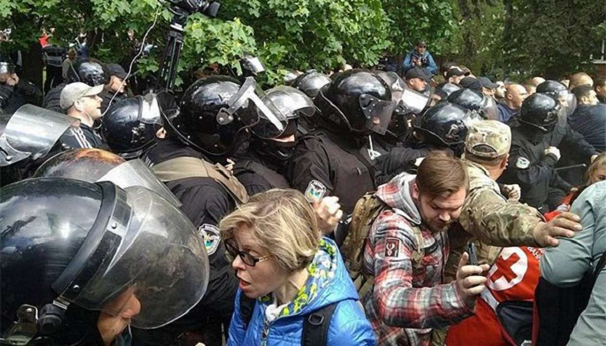 Через бійку 9 травня у Дніпрі відсторонили 3 поліцейських