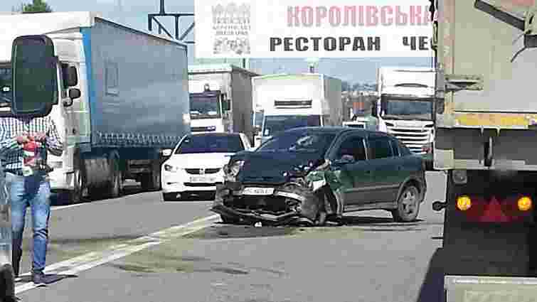 У ДТП на трасі Київ-Чоп постраждали четверо людей