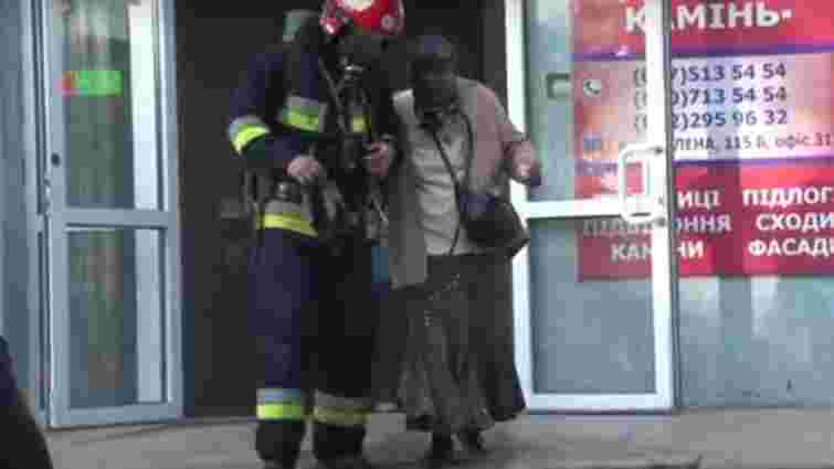 Через пожежу в офісі у Львові рятувальники евакуювали 25 осіб