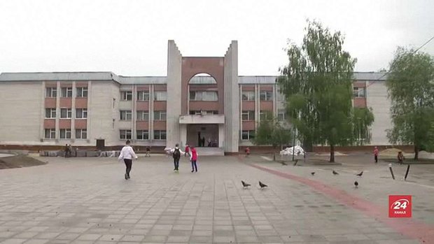 У львівській школі учні пишуть записки директорці й самі змінюють шкільне життя