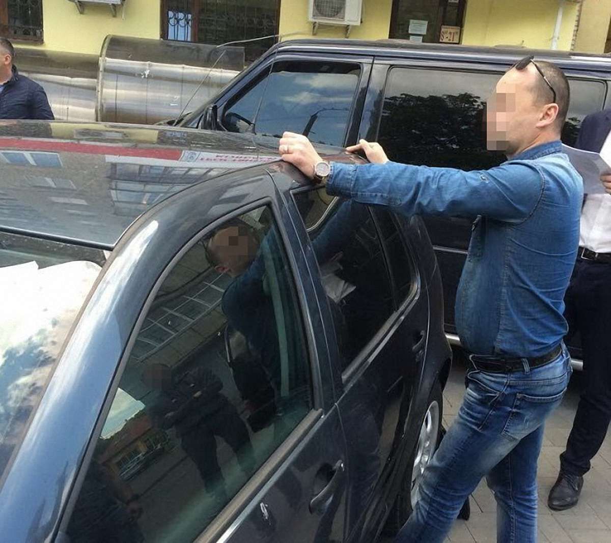 У Луцьку одного з керівників кримінальної поліції затримали за хабарі