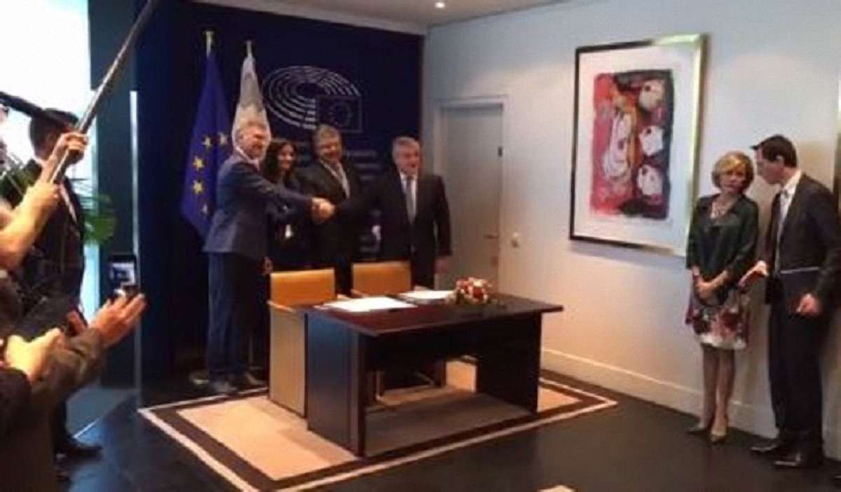 Голова Європарламенту підписав рішення про безвізовий режим для України