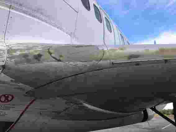 Літак МАУ загруз у незастиглому бетоні в Запорізькому аеропорту