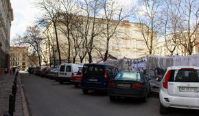 Львівська мерія дозволила створення закритого паркінгу навколо ринку «Вернісаж»